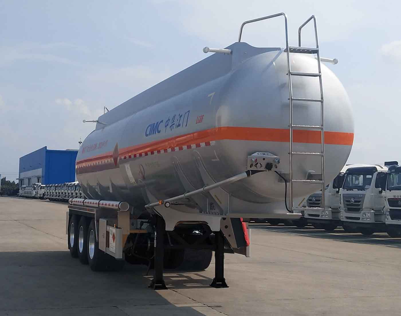 中集牌11.6米32.5吨3轴易燃液体罐式运输半挂车(ZJV9401GRYJMA)