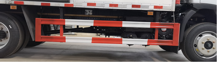 程力威牌CLW5121XFWE6腐蚀性物品厢式运输车公告图片