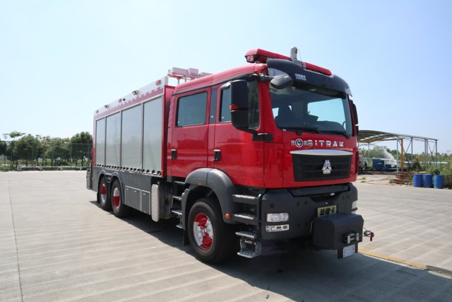 润泰牌RT5250TXFHJ90/C6化学救援消防车公告图片