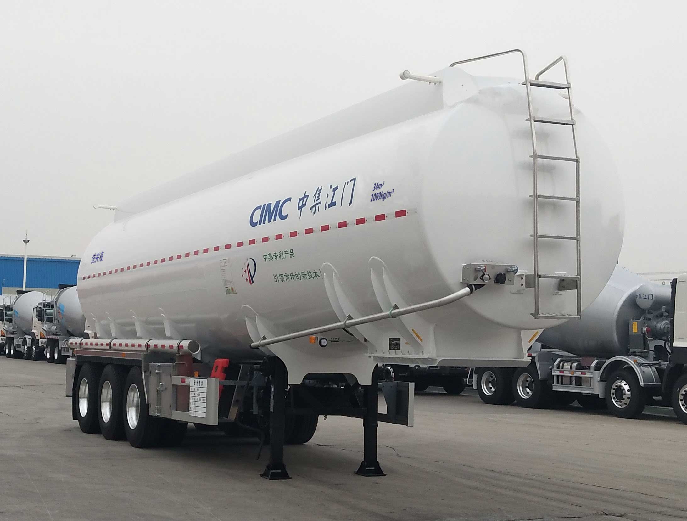 中集牌11.9米33.1吨3轴普通液体运输半挂车(ZJV9402GPGJM)