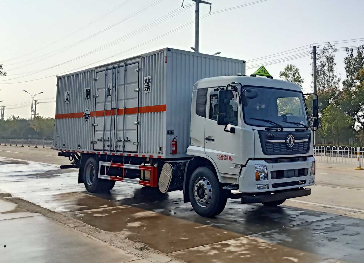 楚飛牌CLQ5180XFW6D腐蝕性物品廂式運輸車公告圖片