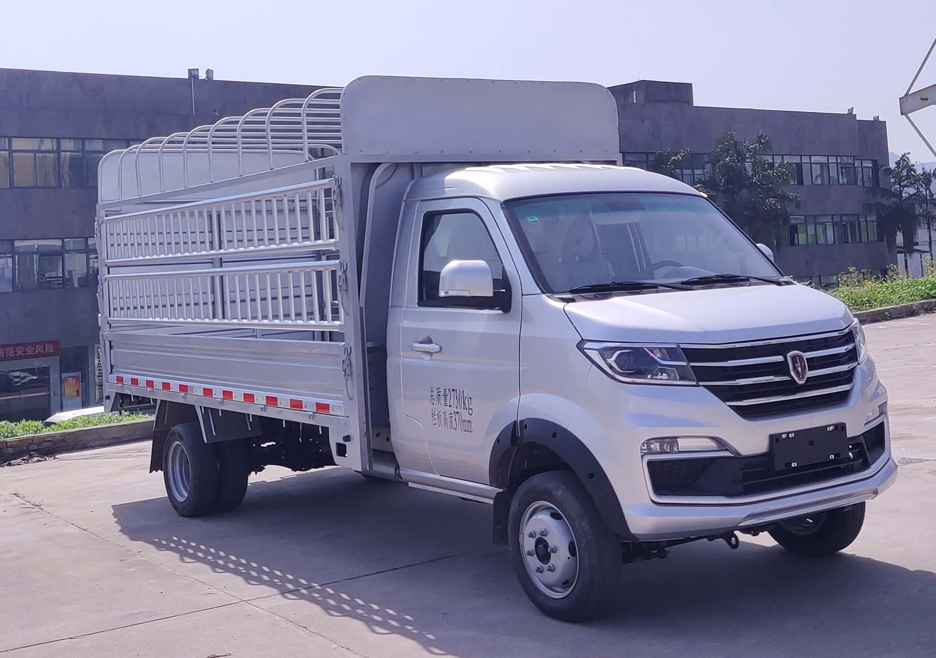 金杯牌JKC5034CCYD6LA倉柵式運(yùn)輸車公告圖片