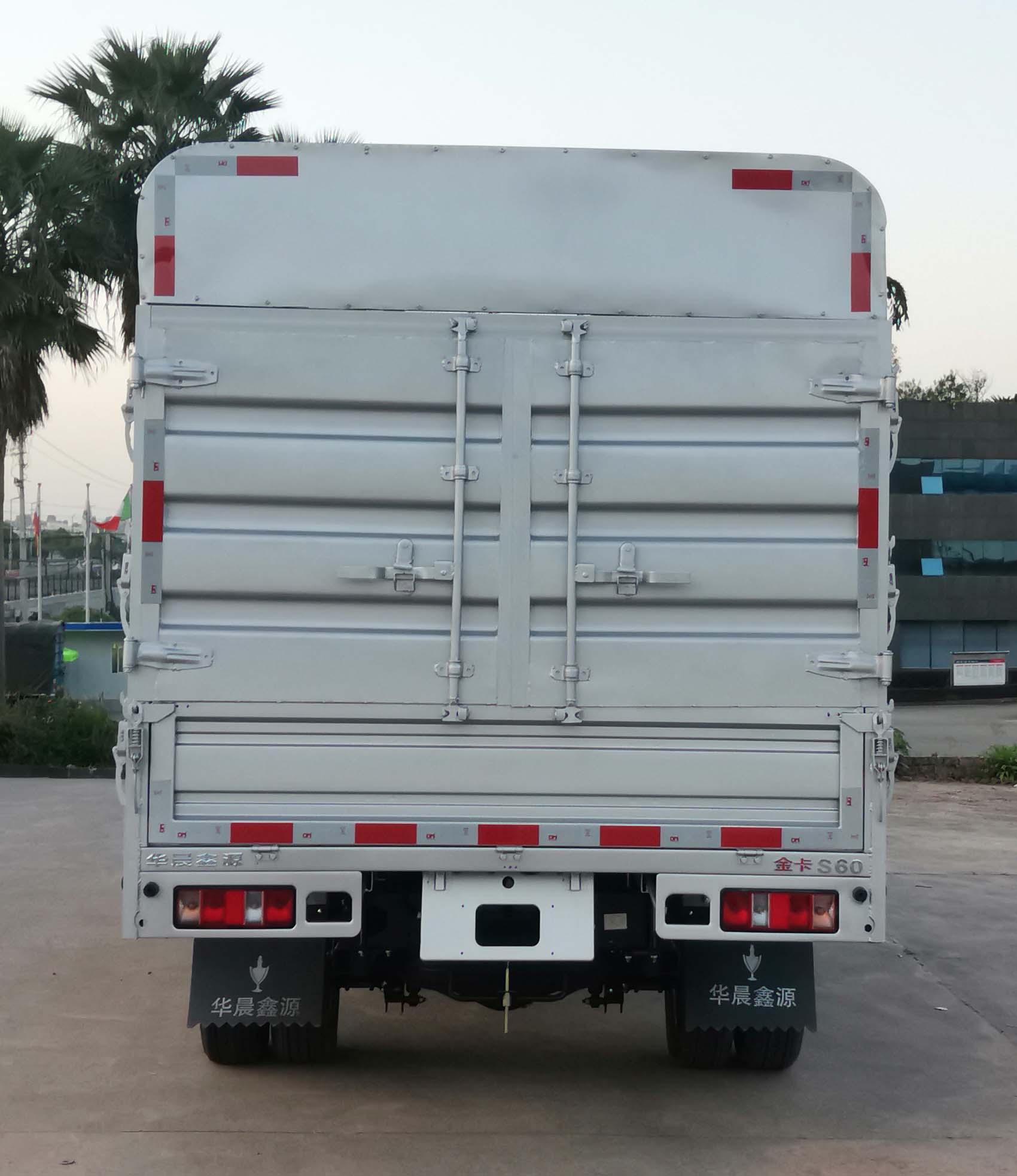 金杯牌JKC5034CCYD6LA倉柵式運(yùn)輸車公告圖片