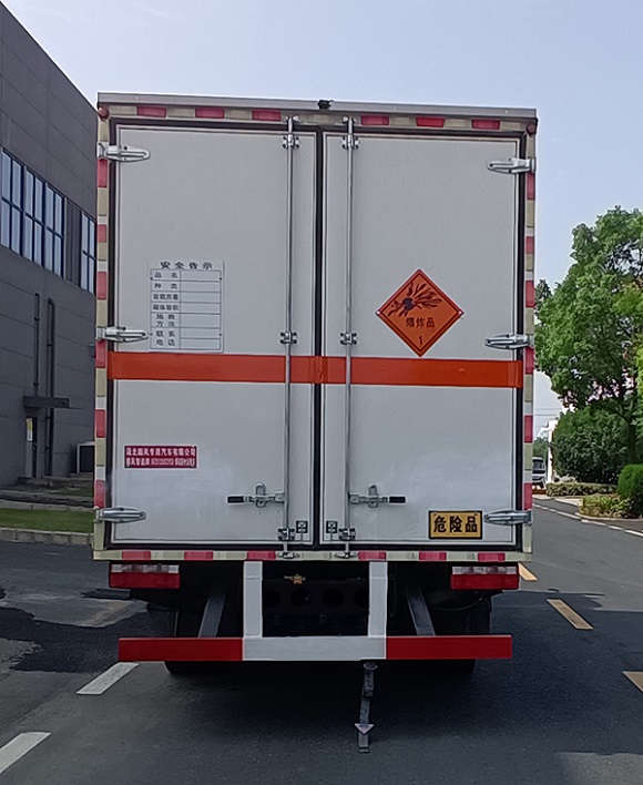 順風(fēng)智造牌SFZ5120XQYC6爆破器材運(yùn)輸車公告圖片