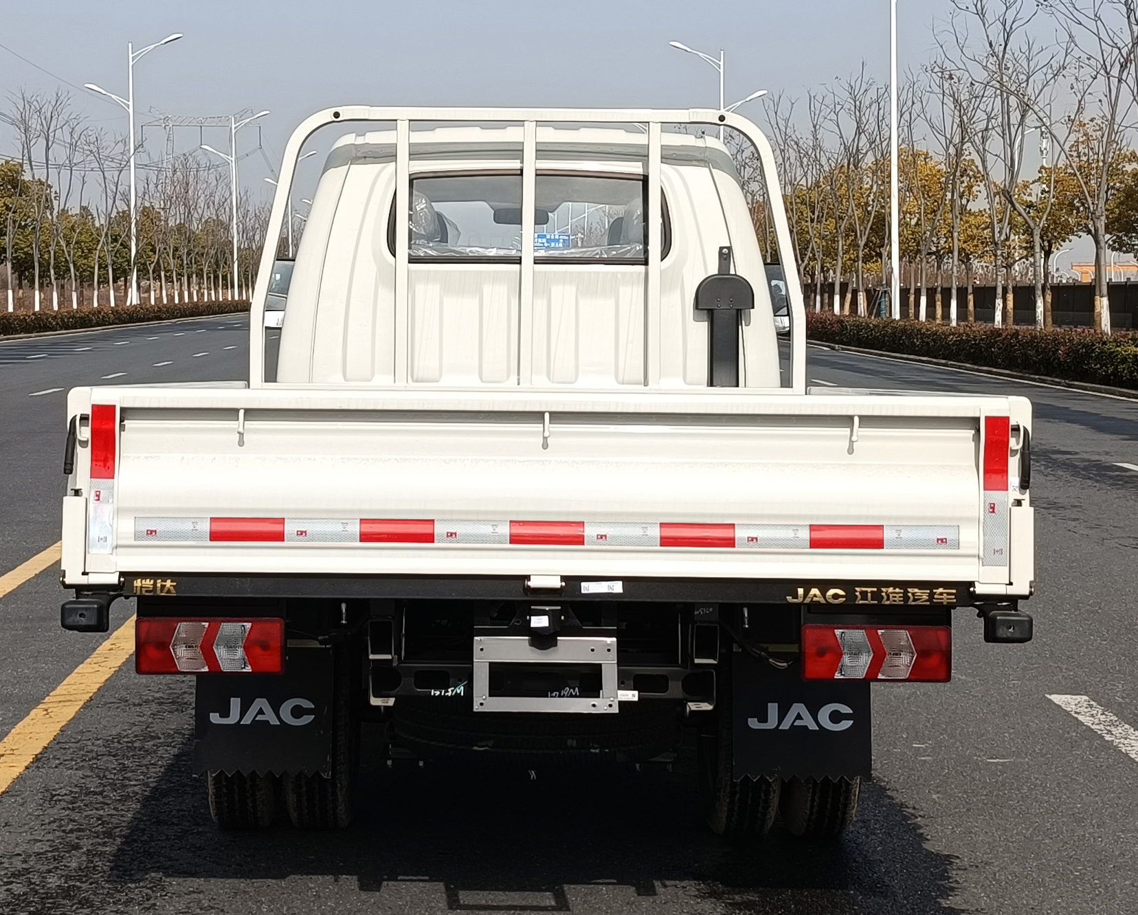 HFC1036RV3E4C1S-2 江淮牌131马力单桥汽油3米国六载货汽车图片