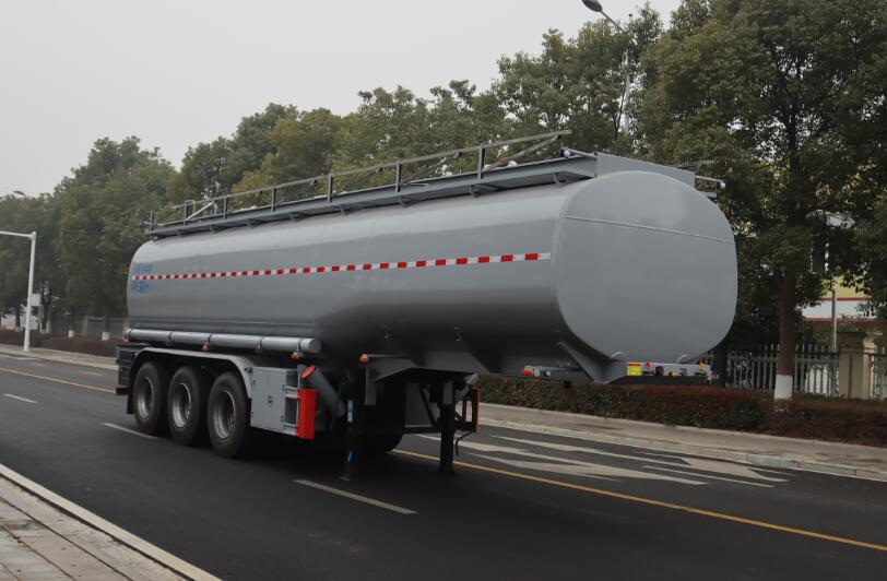中汽力威牌10米31吨3轴普通液体运输半挂车(HLW9401GPG)