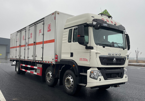 專力牌ZLC5267XZWZ6雜項危險物品廂式運輸車公告圖片