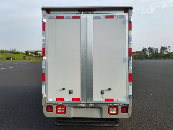 福田牌BJ5030XXY4JV6-73廂式運(yùn)輸車(chē)公告圖片