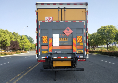 專力牌ZLC5181XRYH6易燃液體廂式運(yùn)輸車公告圖片