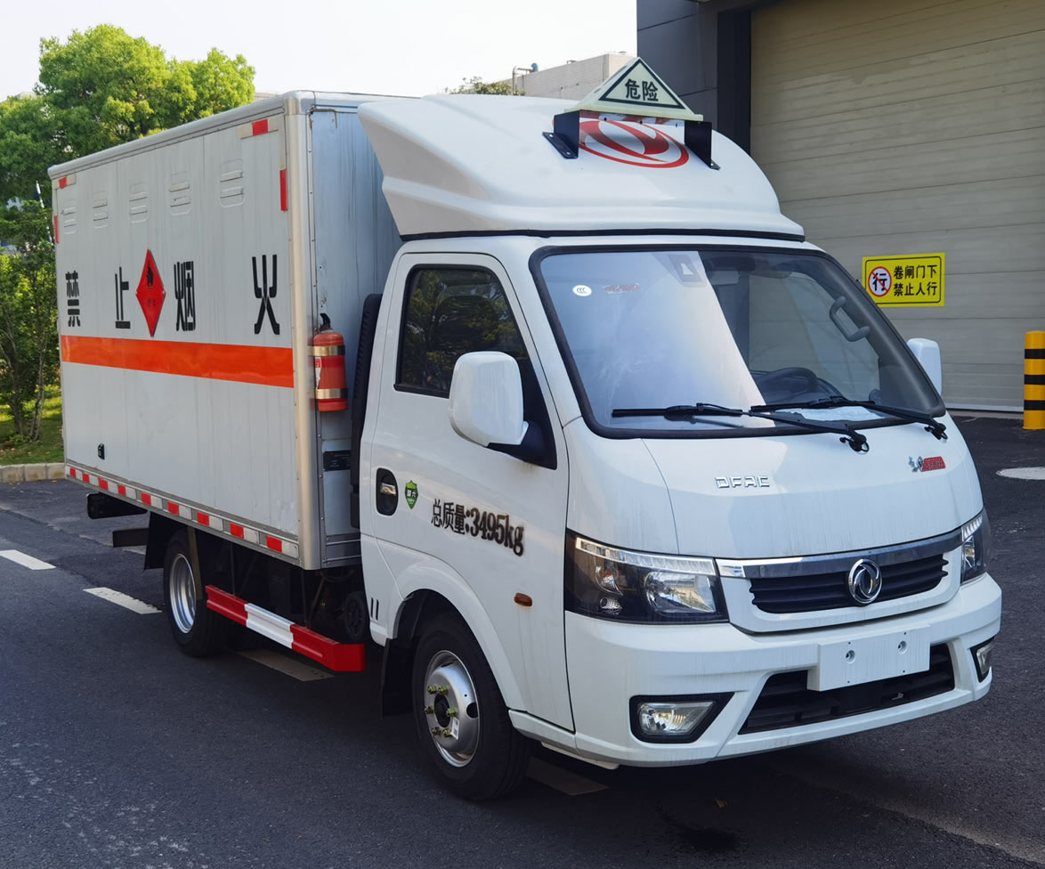 襄鑫鼎牌XDV5030XRQEQ6易燃?xì)怏w廂式運(yùn)輸車(chē)公告圖片