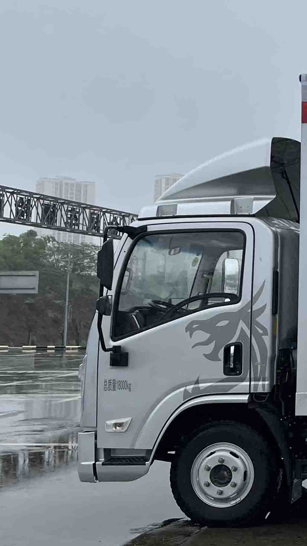 燕臺牌YTQ5181XXYLL47A1廂式運輸車公告圖片