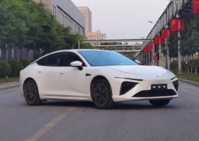 哪吒牌THZ7000BEVS407型纯电动轿车