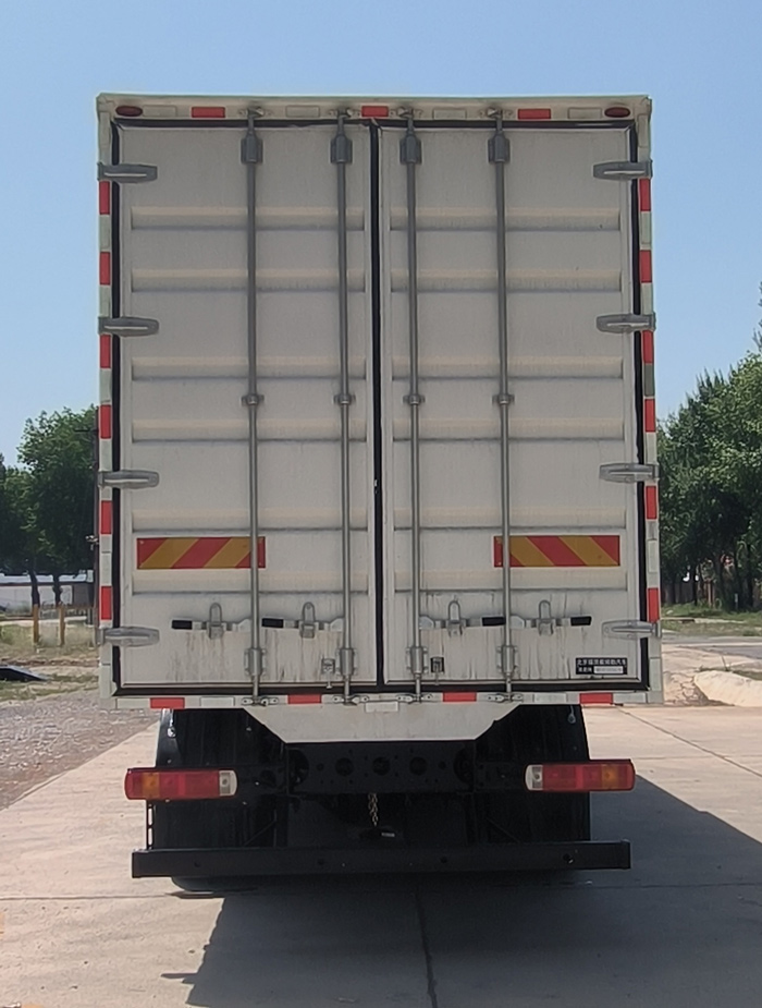 欧曼牌BJ5251XXYY6HPS-02厢式运输车公告图片