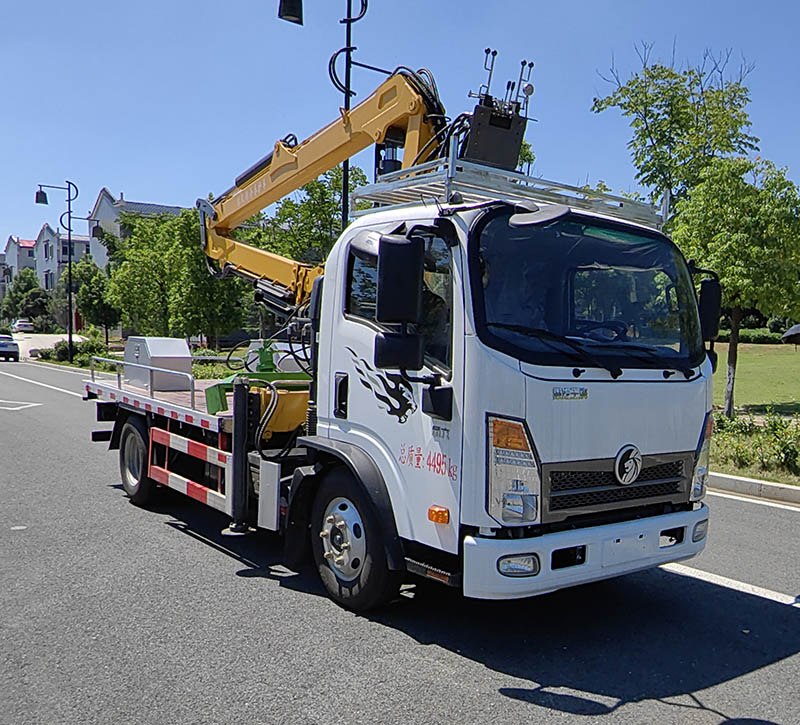 同銳通牌CAA5040TYHCD6綠化綜合養(yǎng)護(hù)車公告圖片