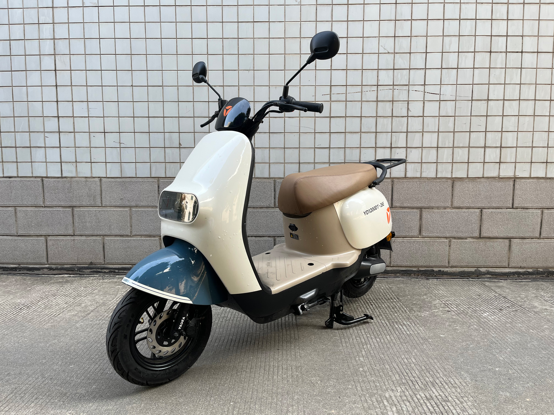 雅迪牌YD1200DT-26E电动两轮摩托车公告图片