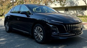 红旗牌CA7000H0EVH型纯电动轿车