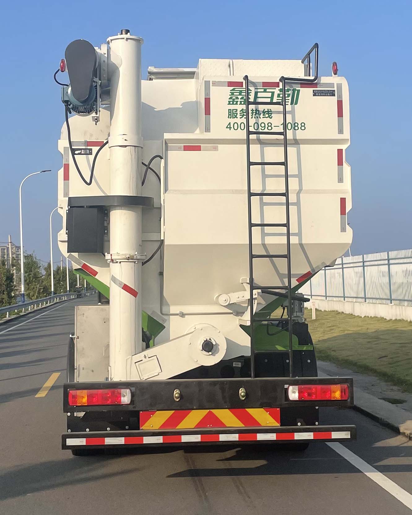 百勤牌XBQ5310ZSLD41J散裝飼料運(yùn)輸車公告圖片
