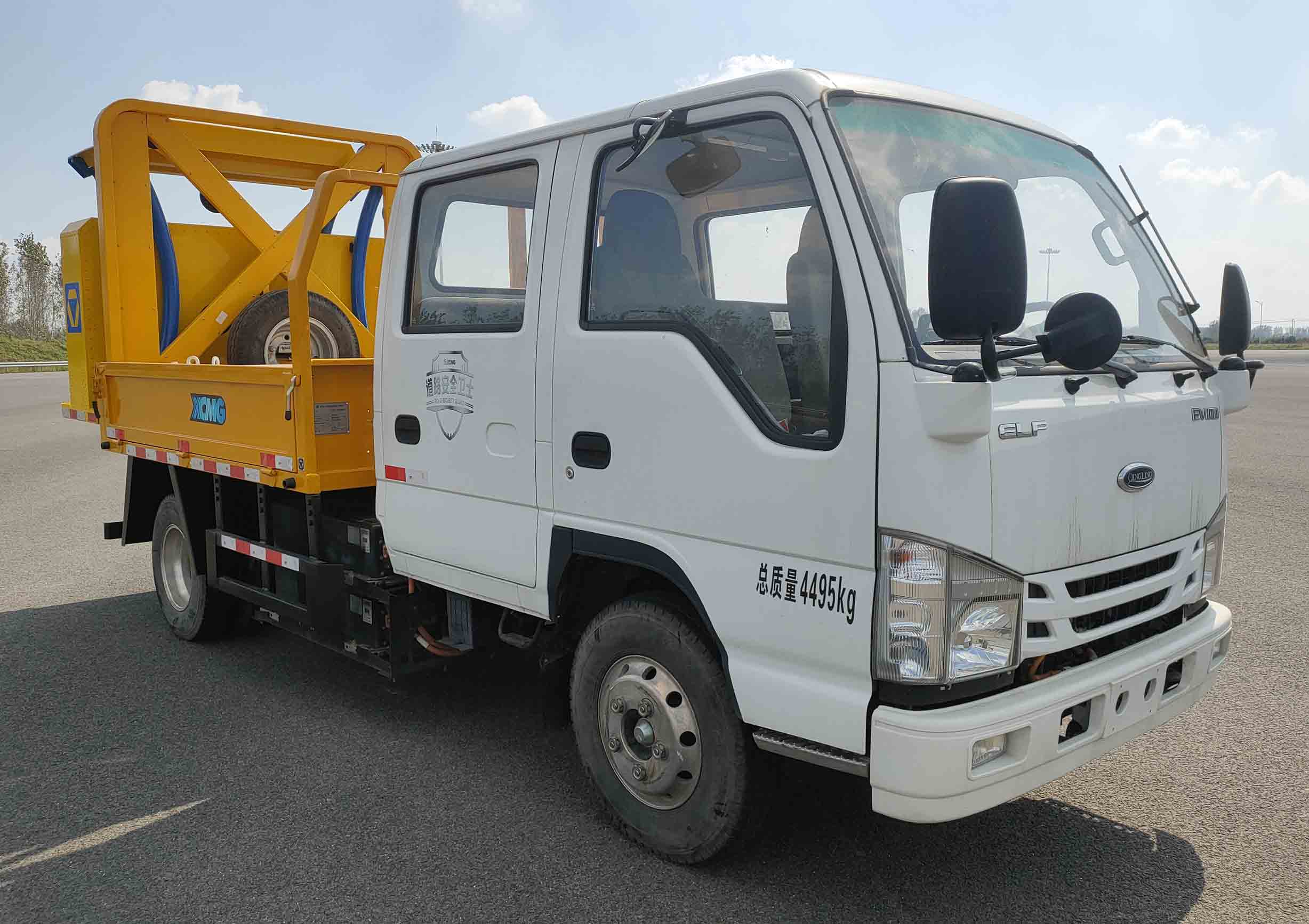 徐工牌XGS5040TFZQEV純電動(dòng)防撞緩沖車公告圖片