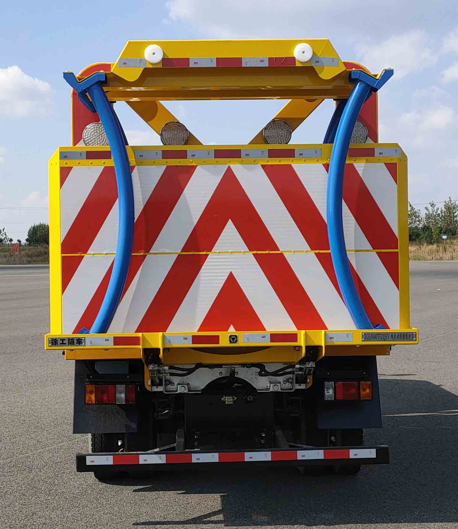 徐工牌XGS5040TFZQEV純電動(dòng)防撞緩沖車公告圖片