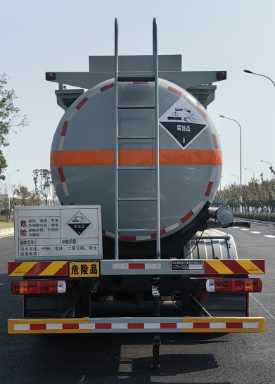 楚风牌HQG5320GFW6CA腐蚀性物品罐式运输车公告图片
