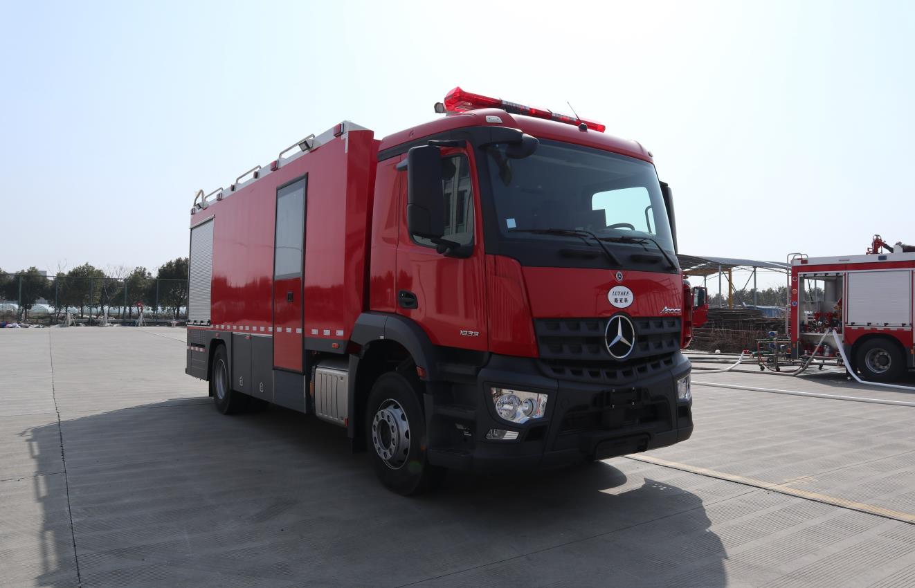 路亚科牌LXF5130TXFGY02/B应急保障消防车