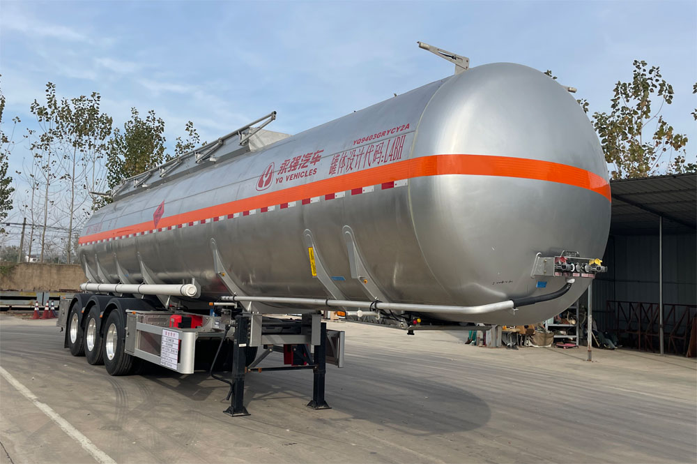 永强牌12.2米32.7吨3轴易燃液体罐式运输半挂车(YQ9403GRYCY2A)