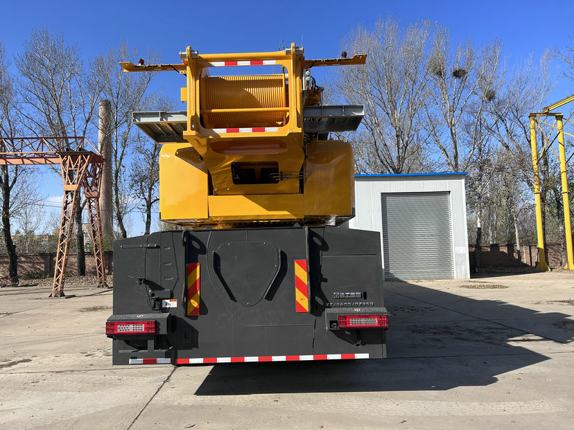 徐工牌XZJ5600JQZ350全地面起重機(jī)公告圖片