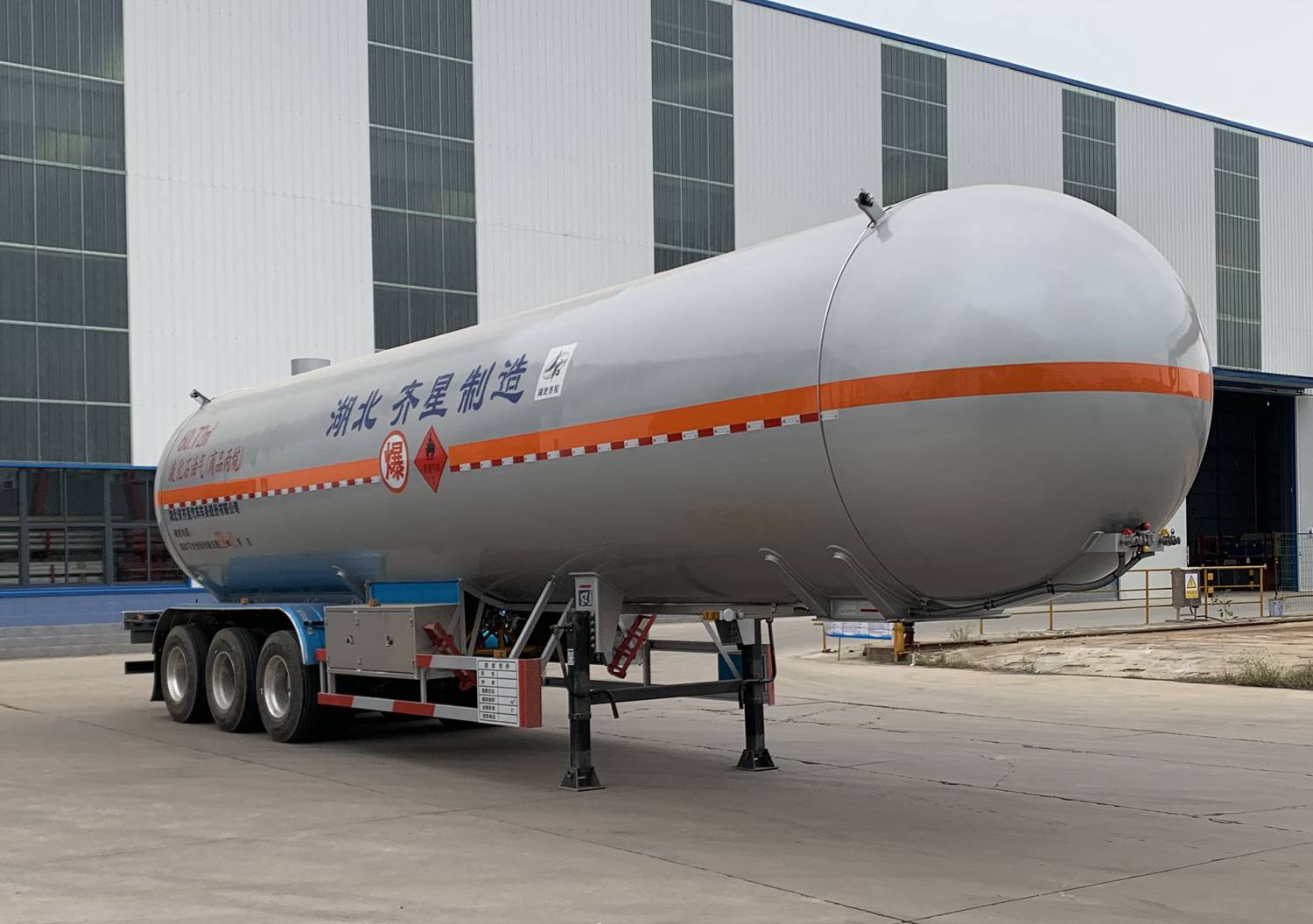 齐星牌13.5米25.5吨3轴液化气体运输半挂车(QXC9403GYQ)