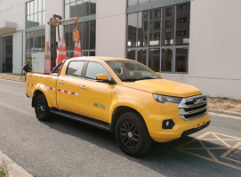 交通锥收集工程车
