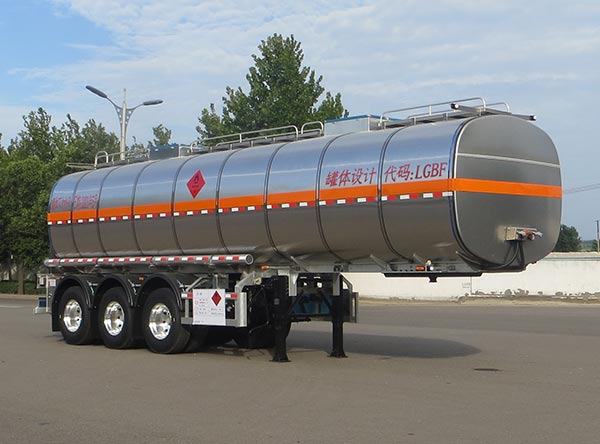 凌宇牌11.6米34吨3轴铝合金易燃液体罐式运输半挂车(CLY9401GRYS1)