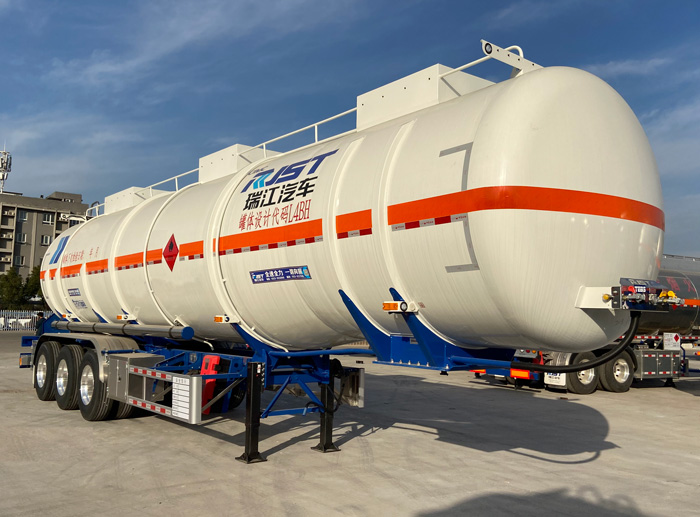 瑞江牌12.5米33吨3轴易燃液体罐式运输半挂车(WL9407GRYM)