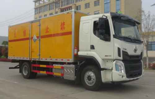 华通牌HCQ5187XFWLZ6腐蚀性物品厢式运输车图片