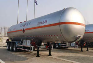 建成牌12.8米28.5吨3轴液化气体运输半挂车(JC9401GYQYDW)