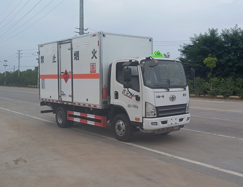 專威牌HTW5042XRYCA6易燃液體廂式運輸車公告圖片