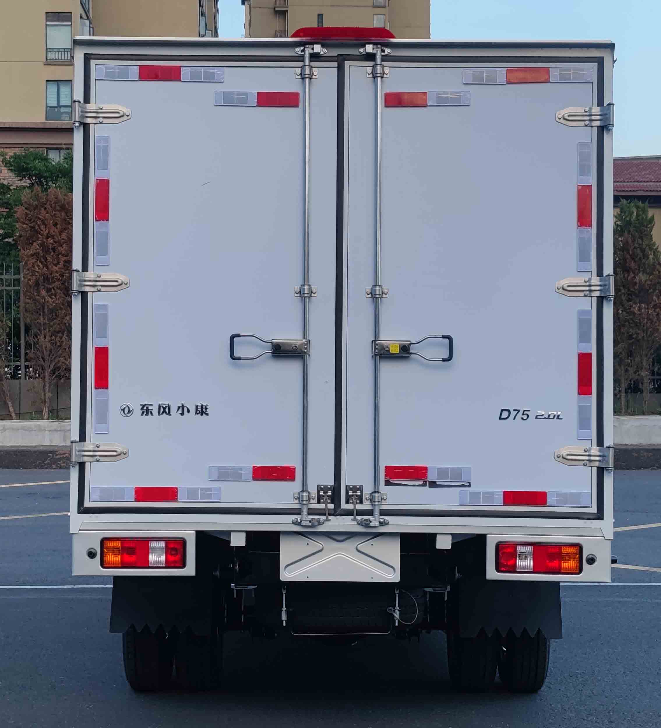 東風(fēng)牌DXK5030XXYC29HL廂式運(yùn)輸車公告圖片