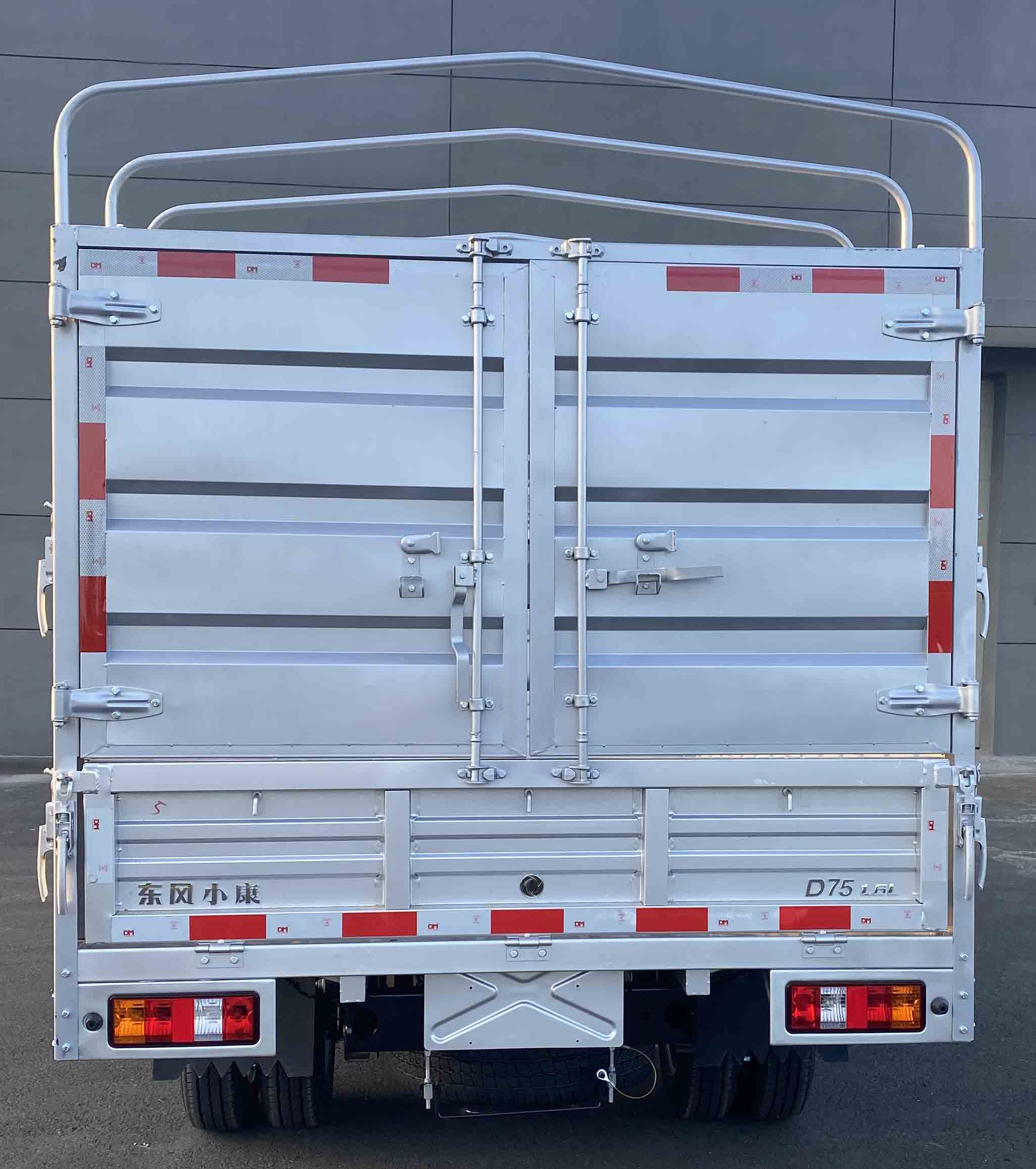 東風牌DXK5030CCYC31HL倉柵式運輸車公告圖片