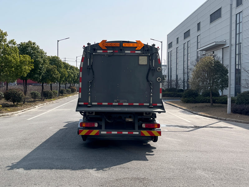 天嘉致能牌JTJ5180TSLZ6掃路車(chē)公告圖片