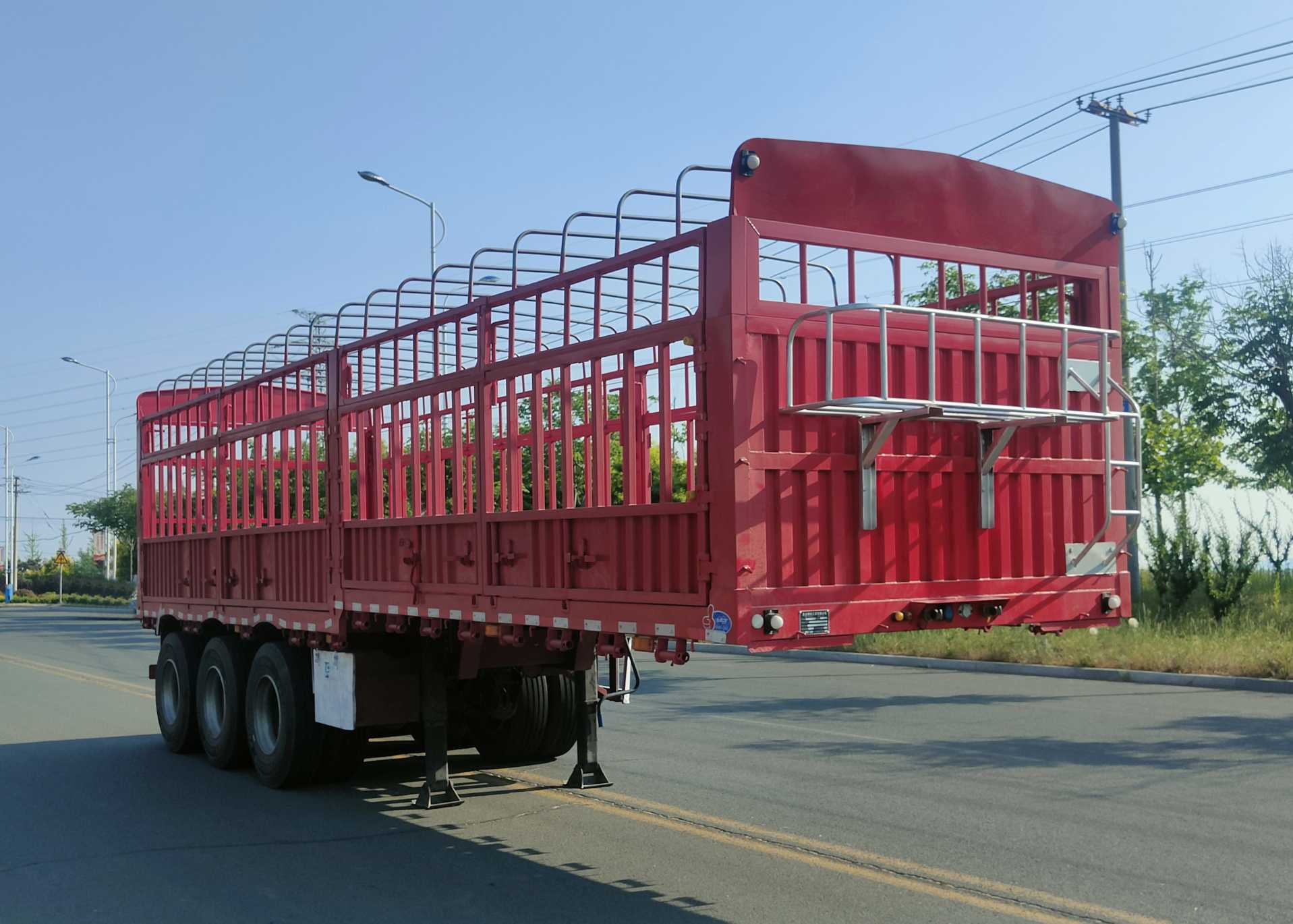 中鱼翔驰牌9.5米34.7吨3轴仓栅式运输半挂车(XTS9400CCYE)