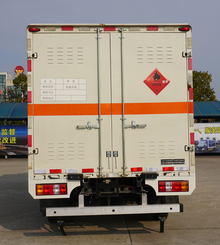 江鈴江特牌JMT5049XRYXG26A易燃液體廂式運(yùn)輸車公告圖片