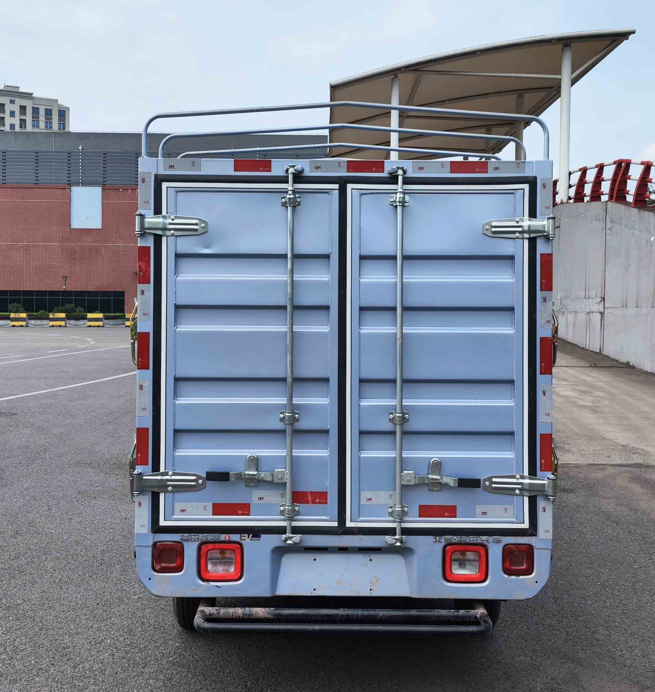 福田牌BJ5030CCYEV70純電動倉柵式運輸車公告圖片