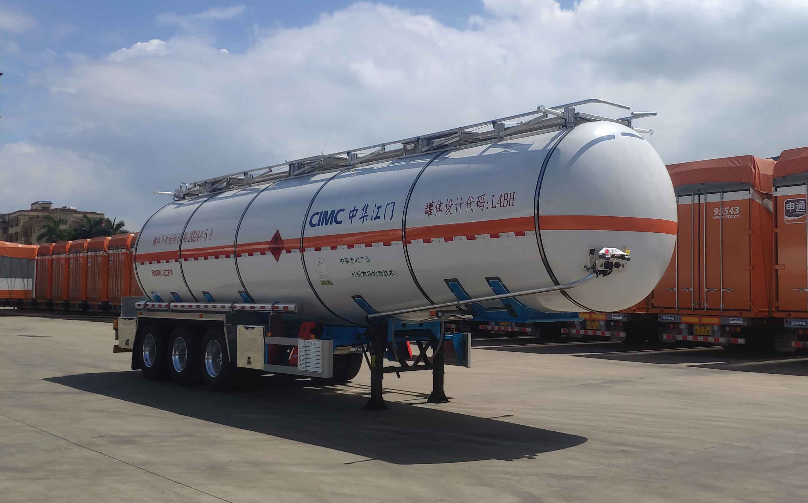 中集牌13.2米32.2吨3轴易燃液体罐式运输半挂车(ZJV9401GRYJMB)