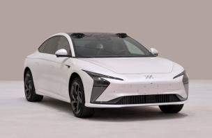 智己牌CSA7003DBEV3型纯电动轿车