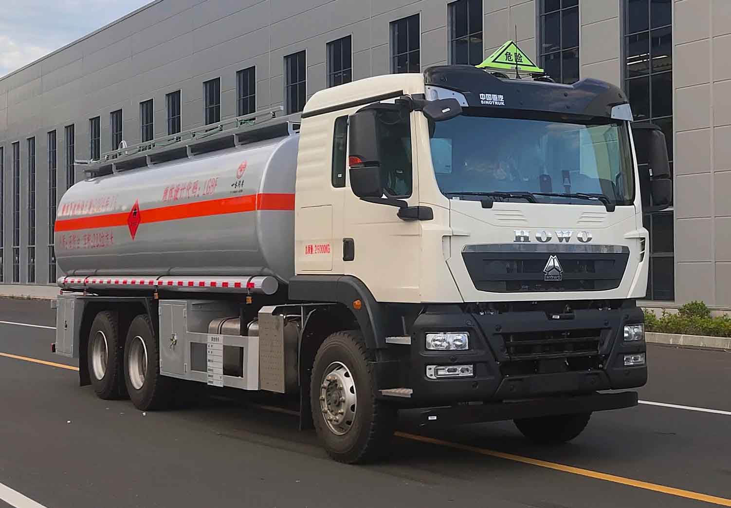 YZZ5261GRYZ6 专致牌易燃液体罐式运输车图片