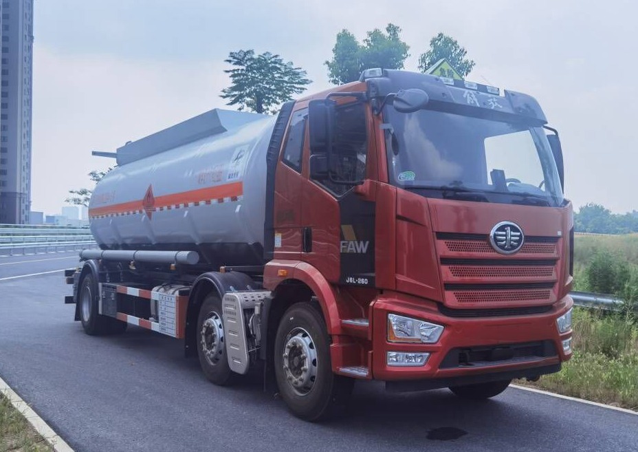 QXC5263GRYC6型易燃液体罐式运输车图片