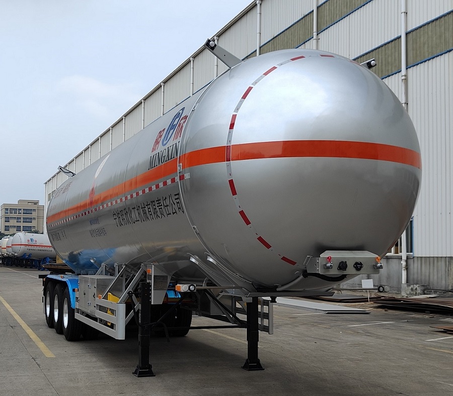 明欣牌13.4米25.5吨3轴液化气体运输半挂车(NMX9400GYQP)