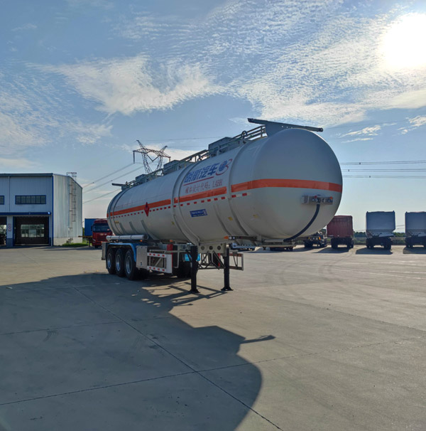 明航牌12.4米32.5吨3轴易燃液体罐式运输半挂车(ZPS9409GRY47)