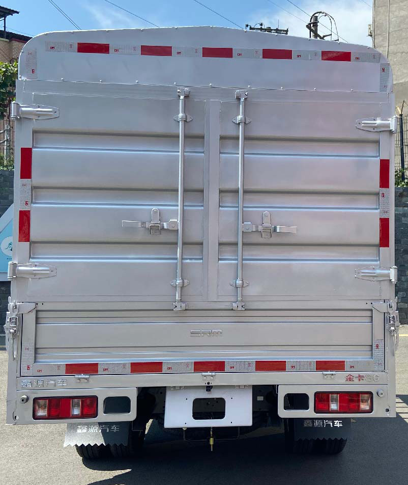 鑫源牌JKC5034CCYS6X2倉柵式運(yùn)輸車公告圖片