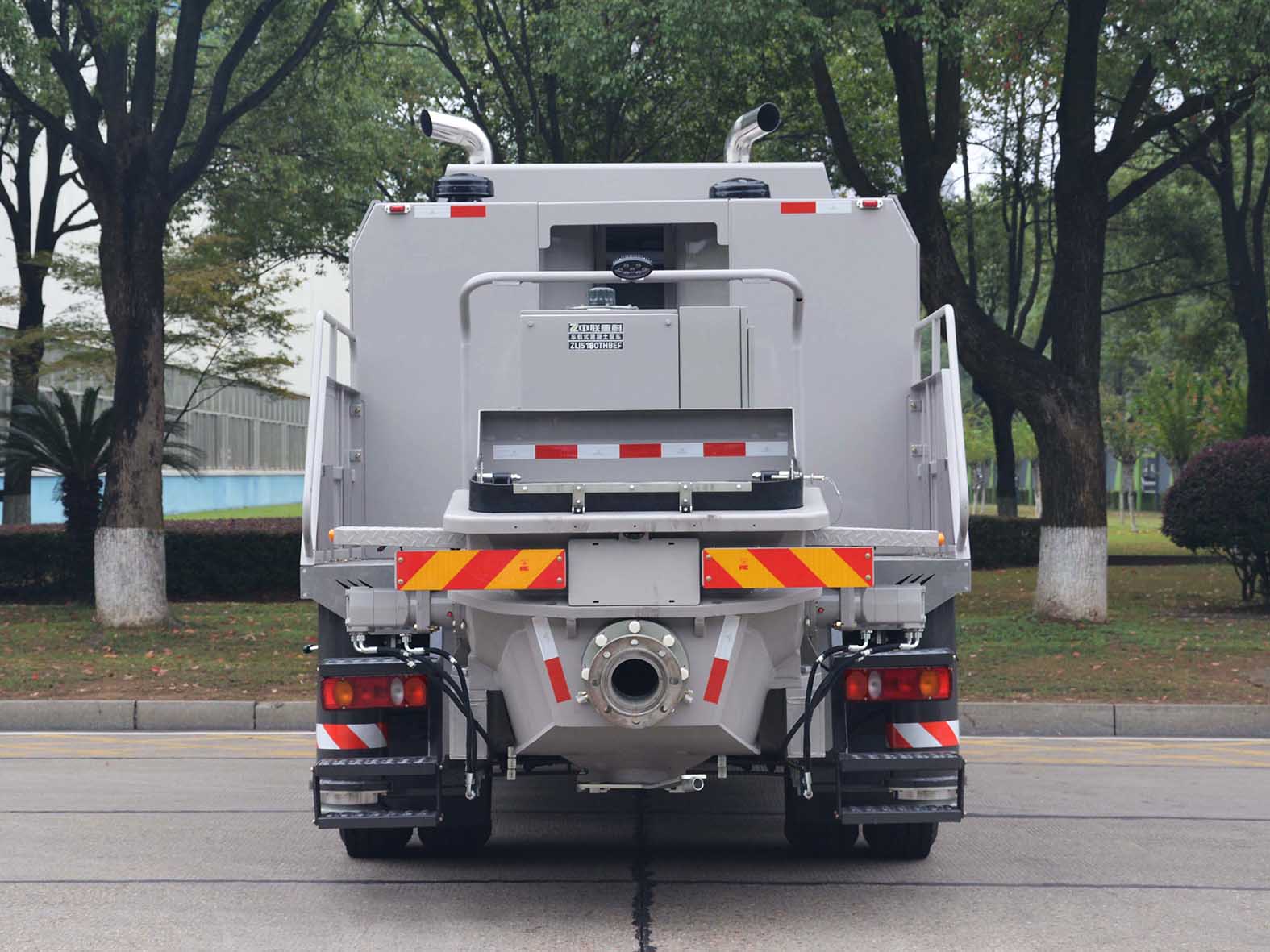 中联牌ZLJ5180THBEF车载式混凝土泵车公告图片