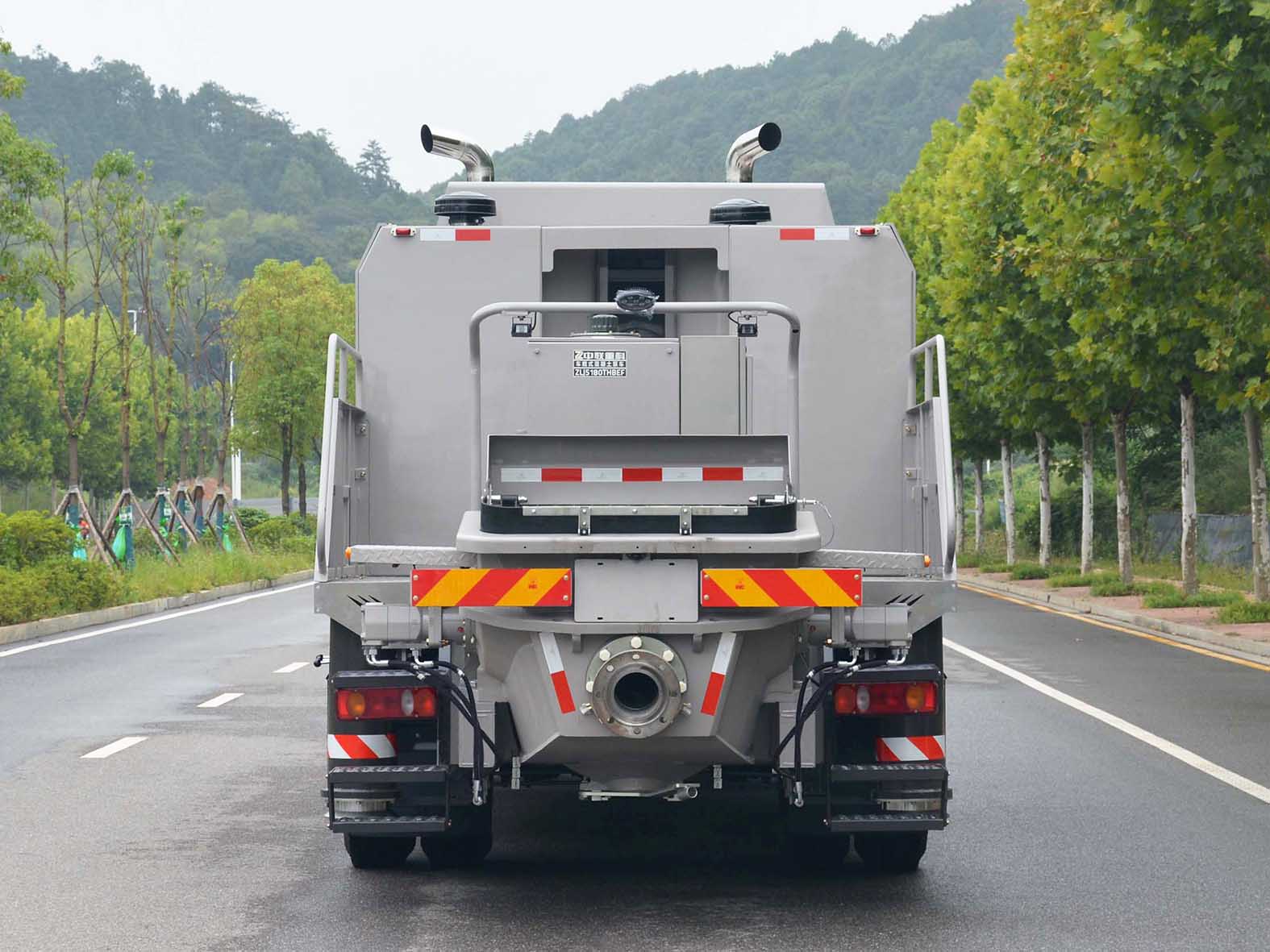 中联牌ZLJ5180THBEF车载式混凝土泵车公告图片