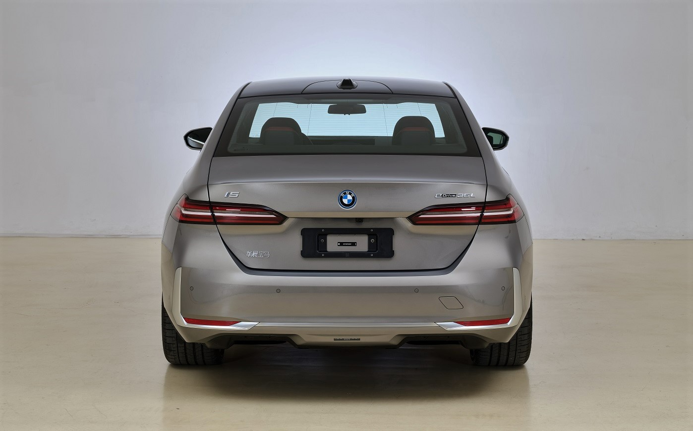 宝马牌BMW7001AFEV纯电动轿车公告图片